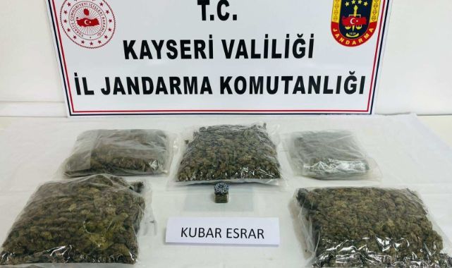 Sehpa içerisine zulalanmış 4 kilo uyuşturucu ele geçirildi