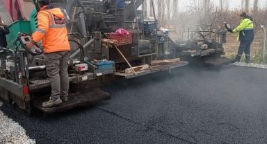 Sultan Sazlığı yoluna sıcak asfalt serimi yapıldı