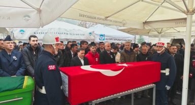 Trafik kazasında hayatını kaybeden Kıbrıs Gazisi toprağa verildi