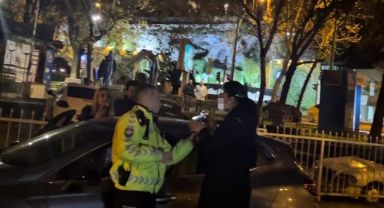 Trafik Uygulamasında 1.96 Promil Alkollü Çıktı, Polise Hakaret Edip Sinir Krizi Geçirdi!
