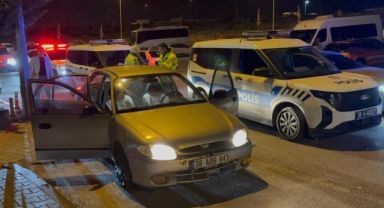 Uygulamada görevli polise çarpıp kaçtılar: 4 gözaltı