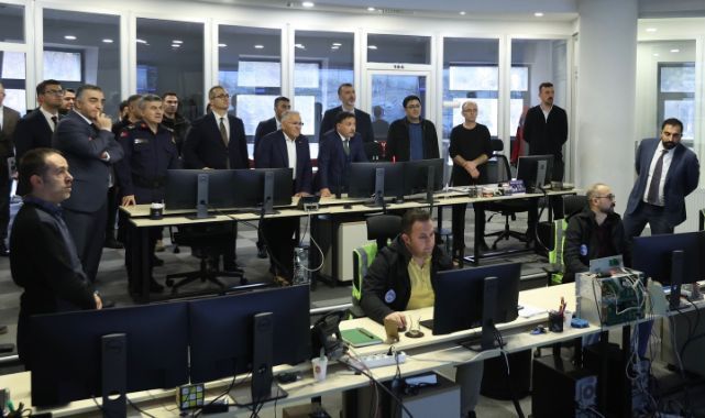 Vali Çiçek ve Başkan Büyükkılıç Trafik Kontrol Merkezi'nde