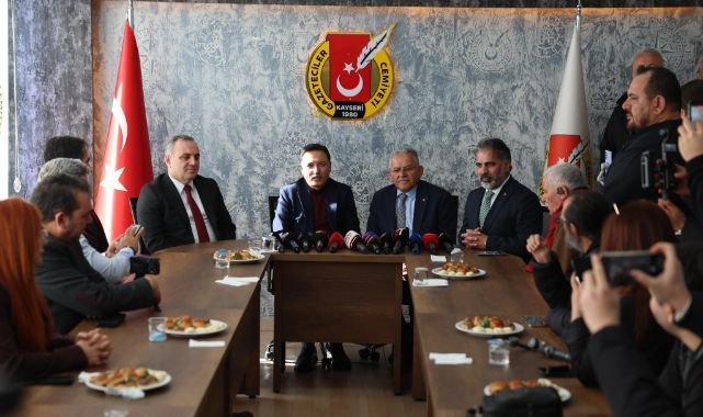 Basın mensuplarının 10 Ocak Çalışan Gazeteciler Günü'nü kutlayan Büyükkılıç: