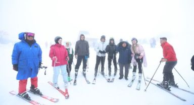 Başkan Büyükkılıç, Erciyes'te kayak tutkunlarıyla bir araya geldi