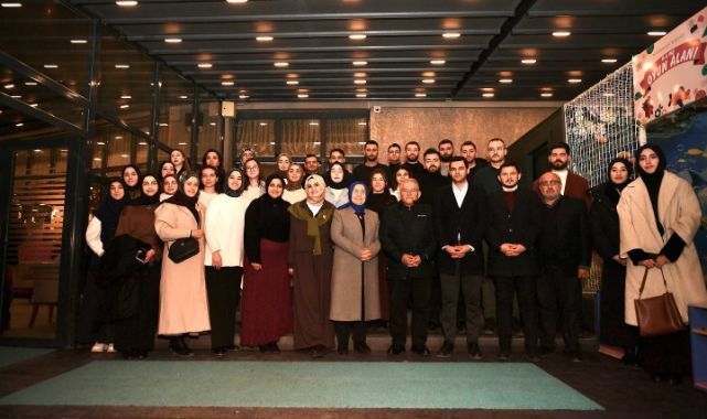 Başkan Büyükkılıç, gençlerle çay kahve eşliğinde sohbet etti