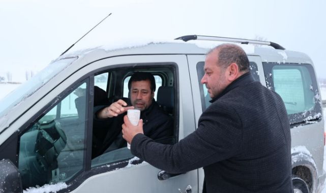 Bünyan Belediyesi kar mesaisindekilerin içini ısıttı