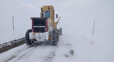 Büyükşehirden kar mesaisi: 6 saatte 285 mahalle yolu daha ulaşıma açıldı
