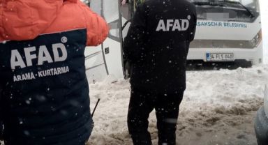 Cenaze taşıyan minibüs devrildi: 22 yaralı