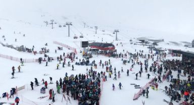 Erciyes sömestirin ilk hafta sonunda 250 bin kişiyi ağırladı