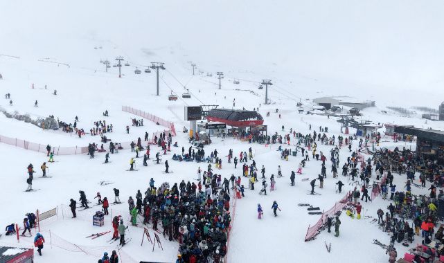 Erciyes sömestirin ilk hafta sonunda 250 bin kişiyi ağırladı