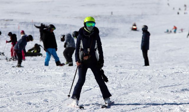 Erciyes'te hafta sonu yoğunluğu: Binlerce kişi akın etti