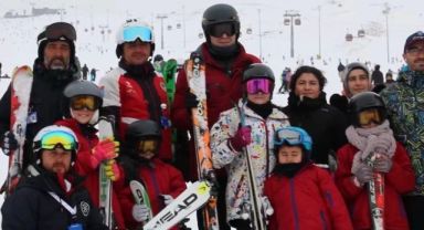 Erciyes’te şehit çocuklarına kayak eğitimi