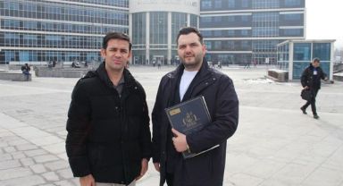 Hamburgerden Çıkan Kemik Hayatını Kararttı: 1 Milyon Liralık