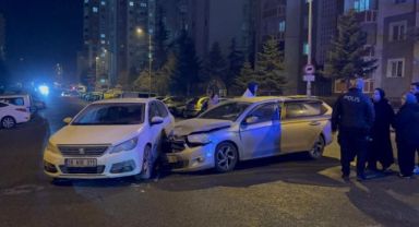 İki otomobil çarpıştı: 1 yaralı