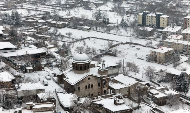 Kayseri'de kar yağışı etkili oldu