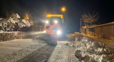 Kayseri'de kar yağışı ve tipi nedeniyle 128 yol ulaşıma kapalı