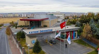 Kayseri’de KPSS Şampiyonundan Şaşırtan Tercih: Türkiye Birincisi Temizlik Görevlisi Olarak Atandı!