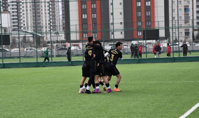 Kayseri Ülküspor lideri devirdi