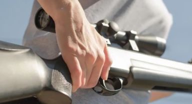 Komşusunu av tüfeğiyle yaralayan sanık hakim karşısına çıktı