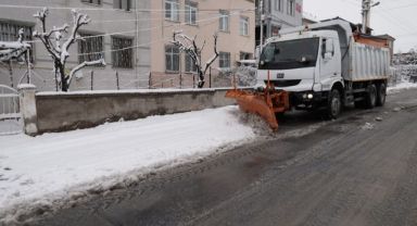 Melikgazi’de karla mücadele çalışmaları kesintisiz devam ediyor