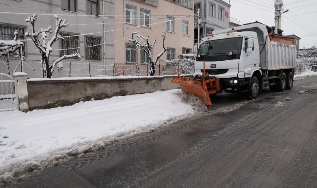 Melikgazi’de karla mücadele çalışmaları kesintisiz devam ediyor