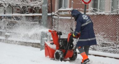 Melikgazi ekipleri 58 mahallede kar küreme çalışması yaptı