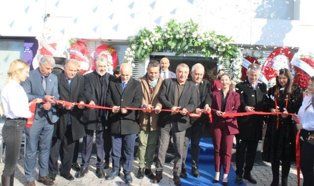 Kayseri'de yayın yapan Mavi Objektif TV ve sosyal medya haber platformlarının yeni ofisi düzenlenen törenle açıldı.