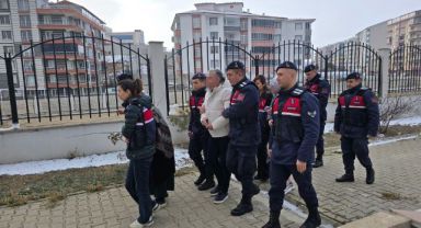 Ölen kardeşinin kimliğiyle 21 yıl devletin imkanlarından istifade etti