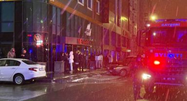 Otel bodrumunda çıkan yangın paniğe neden oldu