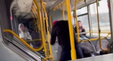 Otobüsün içinde tekme tokat böyle darp etti...