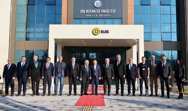 Türkiye'nin en büyük diş hastanesi ilk hastalarını aldı