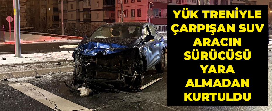 Yük treniyle çarpışan SUV aracın sürücüsü yara almadan kurtuldu