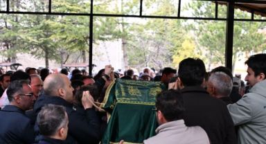 Adana’da trafik kazasında ölen 2 yaşındaki Mahmut, Kayseri’de toprağa verildi