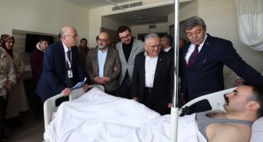 AK Parti'li milletvekilleri ile Başkan Büyükkılıç'tan yaralı polis memuruna ziyaret