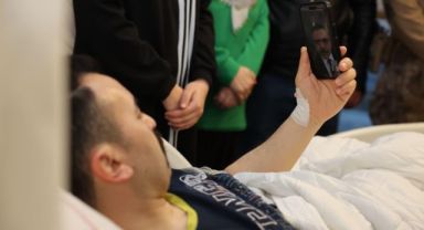 Bakan Çiftçi, operasyonda yaralanan özel harekat polisiyle görüntülü konuştu