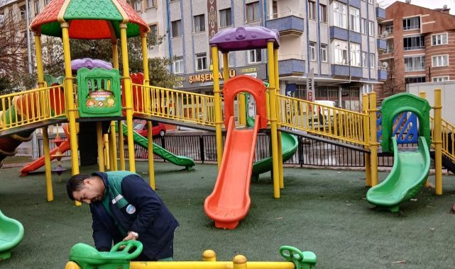 Büyükşehir’den yeşil alanlarda onarım çalışması 