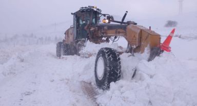 Büyükşehir kardan etkilenen 432 kilometrelik 54 mahalle yolunu ulaşıma açtı