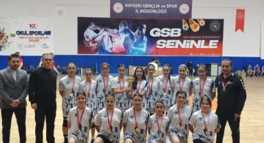 Büyükşehir Spor A.Ş. kız hentbol takımı Kayseri şampiyonu oldu