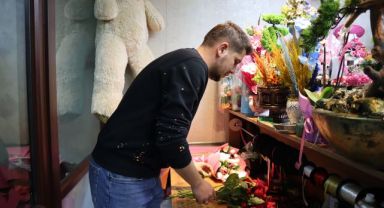 Çiçekçilerde 14 Şubat Sevgililer Günü yoğunluğu