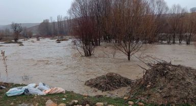 Develi’de sağanak yağış sele neden oldu