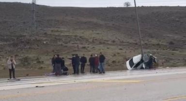 Direğe çarpan otomobil ikiye katlandı: 1 yaralı