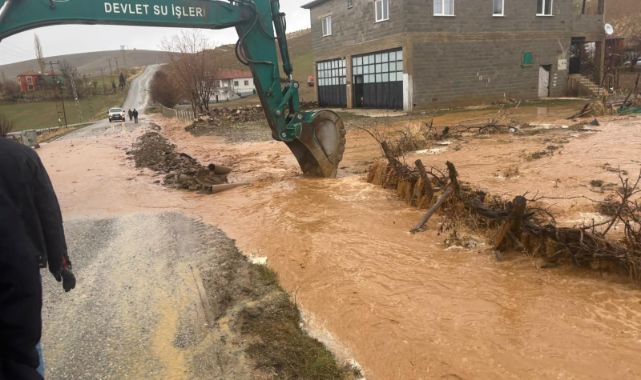 DSİ ekiplerinden sel bölgesinde çalışma