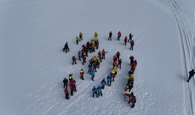 Erciyes'te gerçeği aratmayan çığ tatbikatı