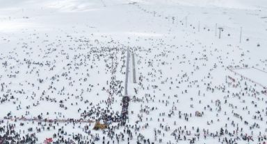Erciyes'te hafta sonu pistler kayakçılarla doldu