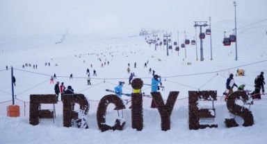 Erciyes’te yerli ve yabancı turist yoğunluğu