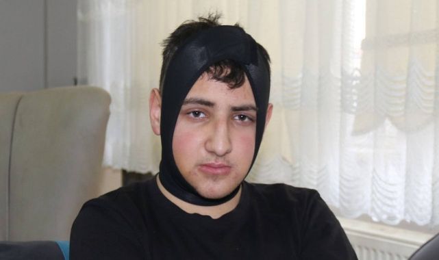 Eskişehir'de Okulda Muştalı Dehşet: Genç Öğrenci Felç Riskini Kıl Payı Atlattı!