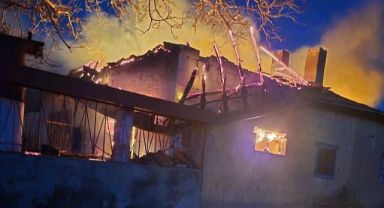 Felahiye’de evi yanan aile için yardım kampanyası başlatıldı