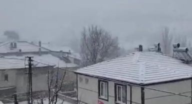 Felahiye ve Tomarza’da kar yağışı etkili oldu