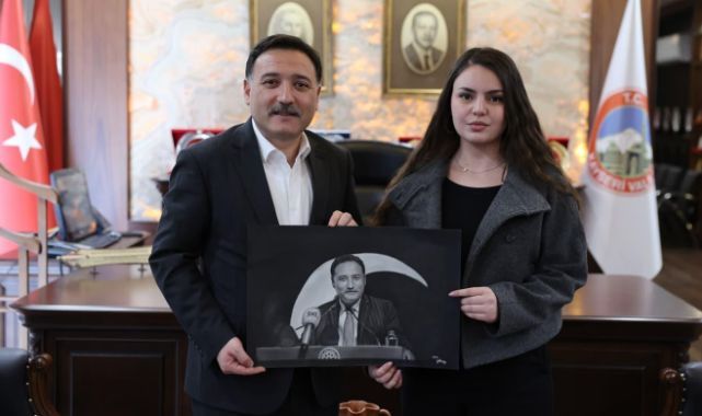 Genç ressamdan Vali Çiçek’e portre