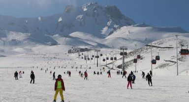 Kar yağışı nedeniyle kapanan Erciyes yolu ulaşıma açıldı